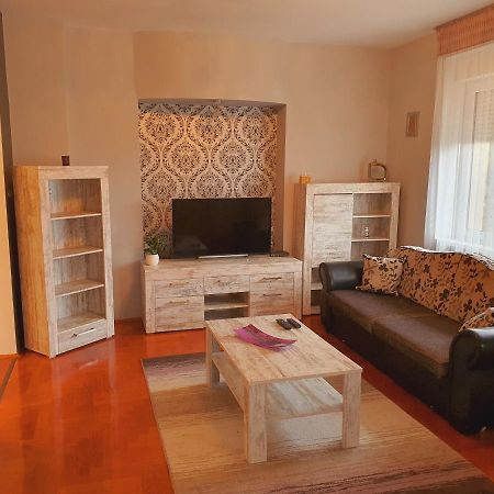 Adel Apartman 미슈콜츠 외부 사진