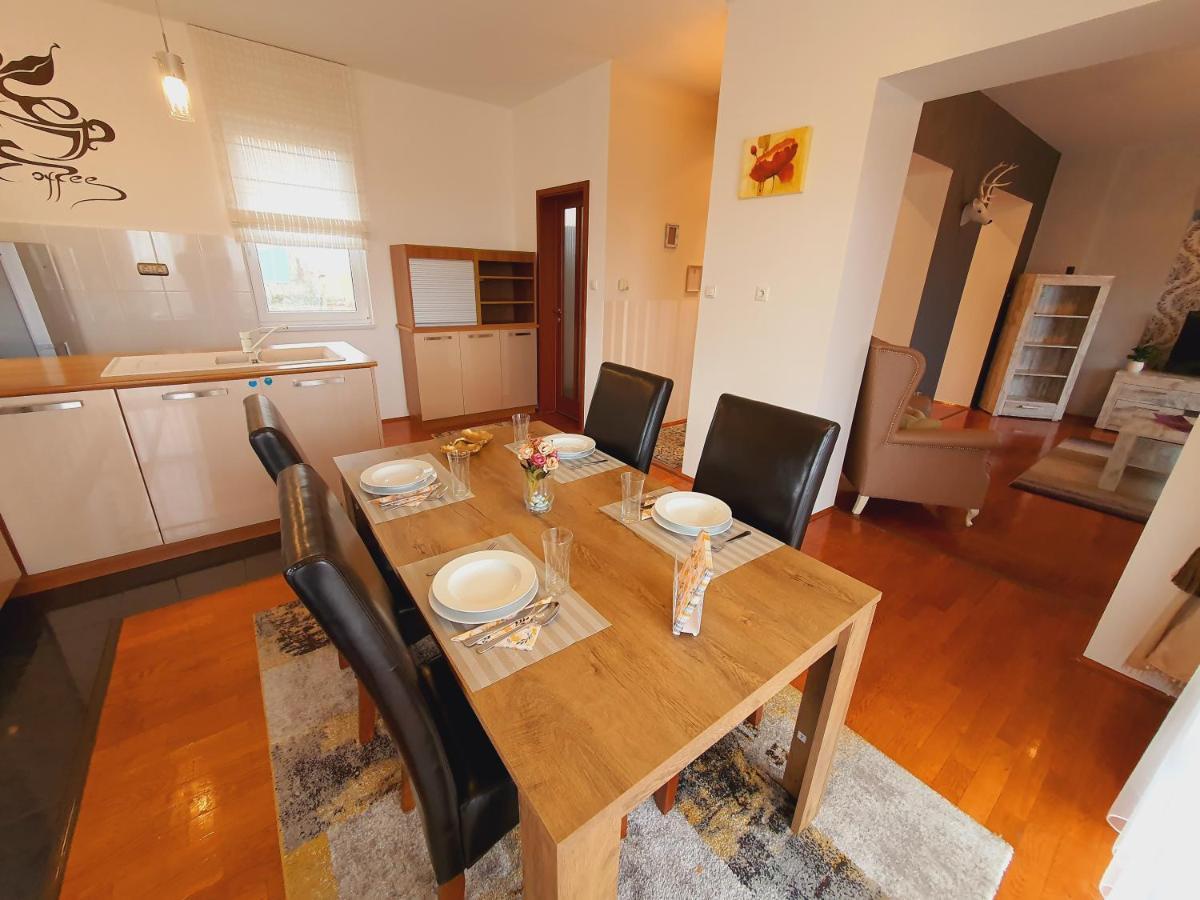 Adel Apartman 미슈콜츠 외부 사진