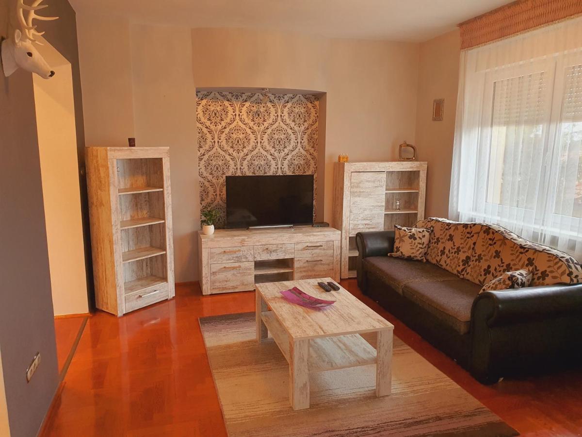 Adel Apartman 미슈콜츠 외부 사진