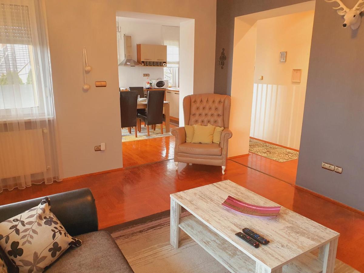 Adel Apartman 미슈콜츠 외부 사진