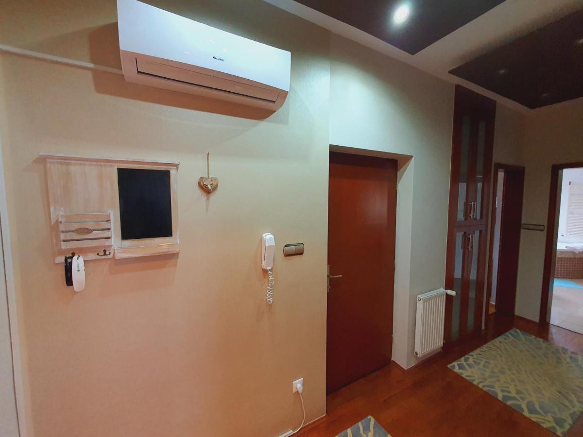 Adel Apartman 미슈콜츠 외부 사진